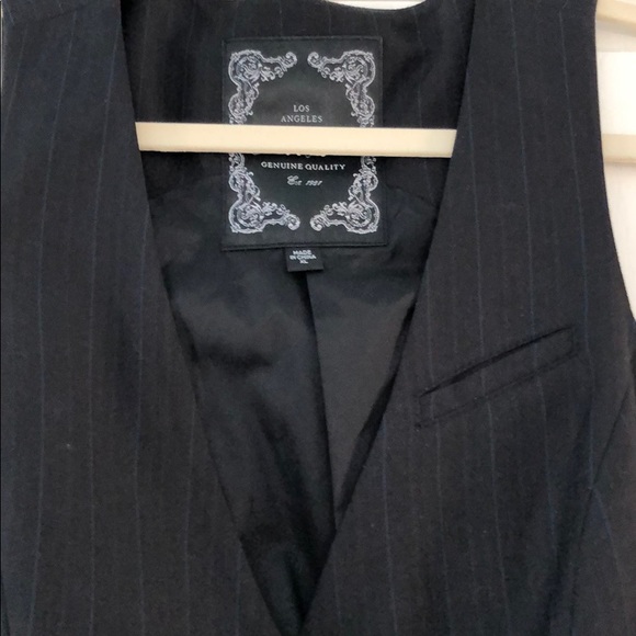 GUESS BLACK PINSTRIPED BUTTON DOWN VEST - Picture 2 of 7